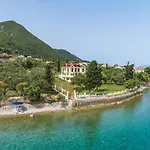 Filoxenia - By The Sea - Up To 12 Guests