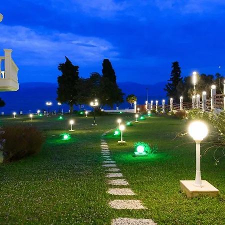 Villa Filoxenia - By The Sea - Up To 12 Guests