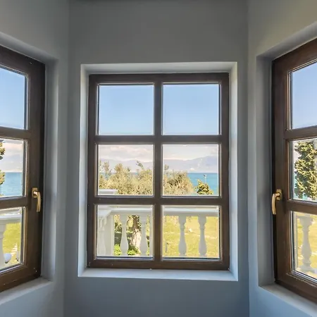Villa Filoxenia - By The Sea - Up To 12 Guests Kato Rodini