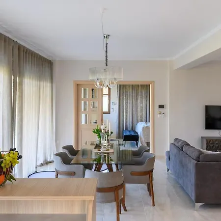 Villa Filoxenia - By The Sea - Up To 12 Guests *