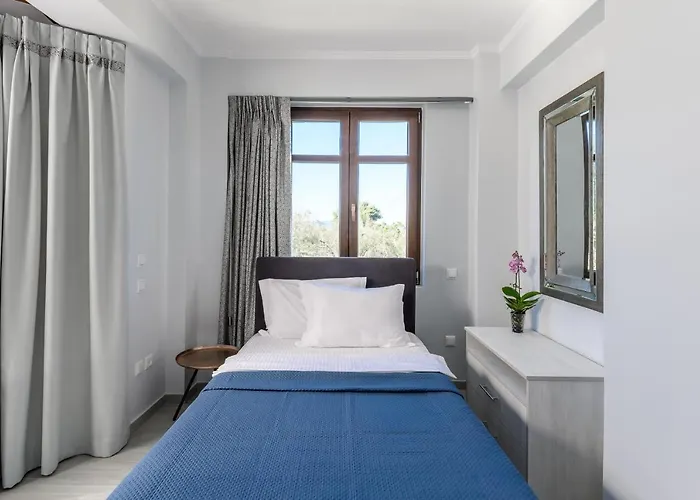 Villa Filoxenia - By The Sea - Up To 12 Guests Kato Rodini