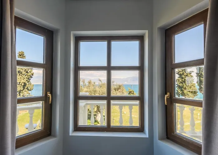 Villa Filoxenia - By The Sea - Up To 12 Guests Kato Rodini